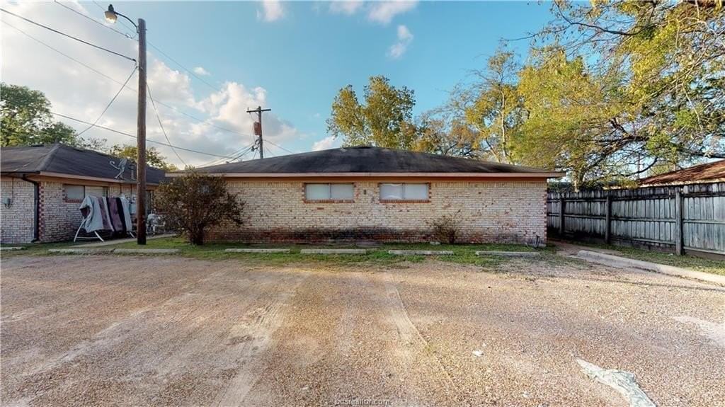 204 Lynn Dr Apt A - Photo 2 of 30