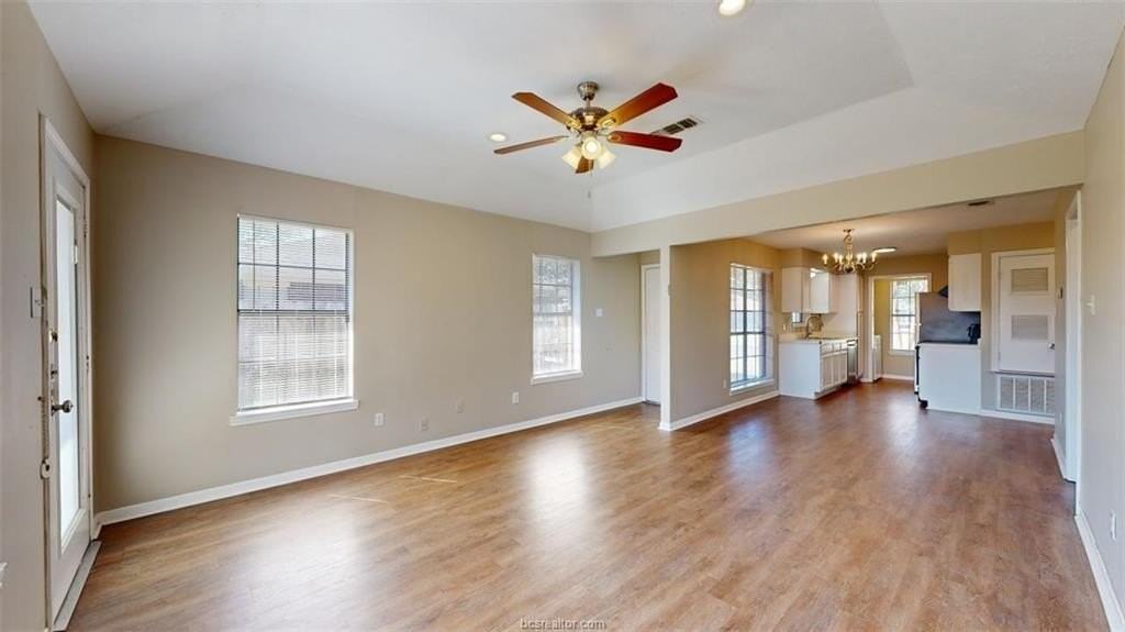 1915 Woodsman Dr - Photo 5 of 35