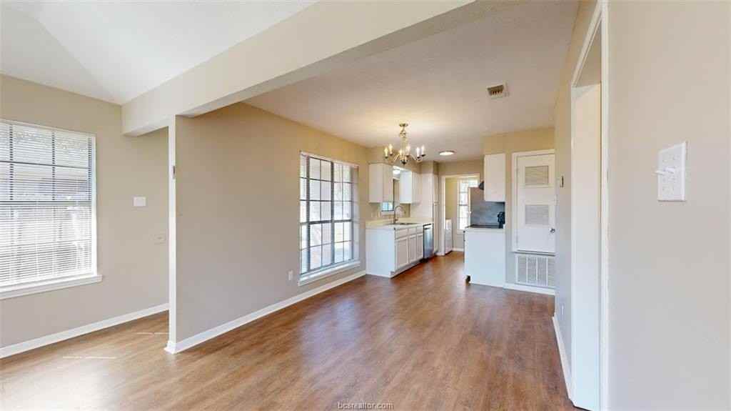 1915 Woodsman Dr - Photo 7 of 35