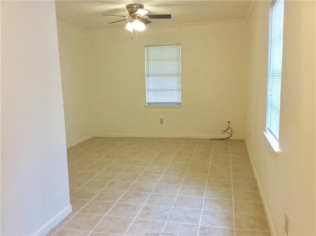 406 N Broadway St - Photo 4 of 15