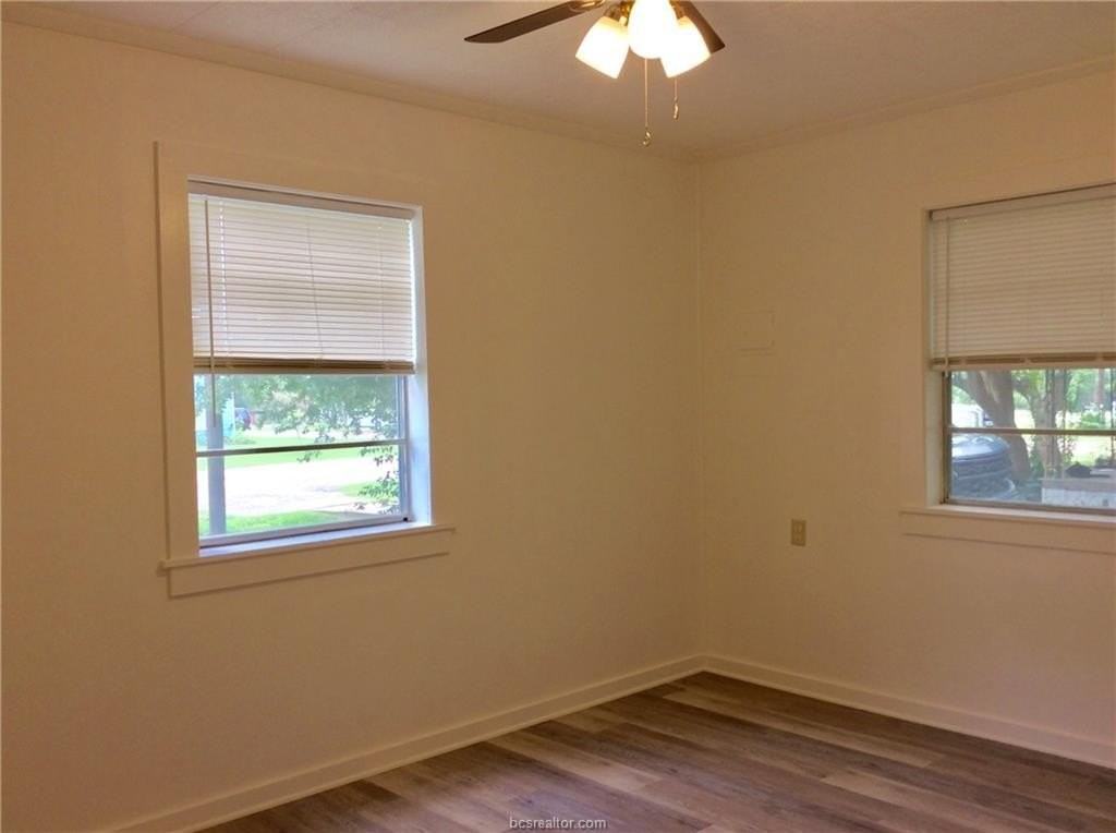 406 N Broadway St - Photo 5 of 15