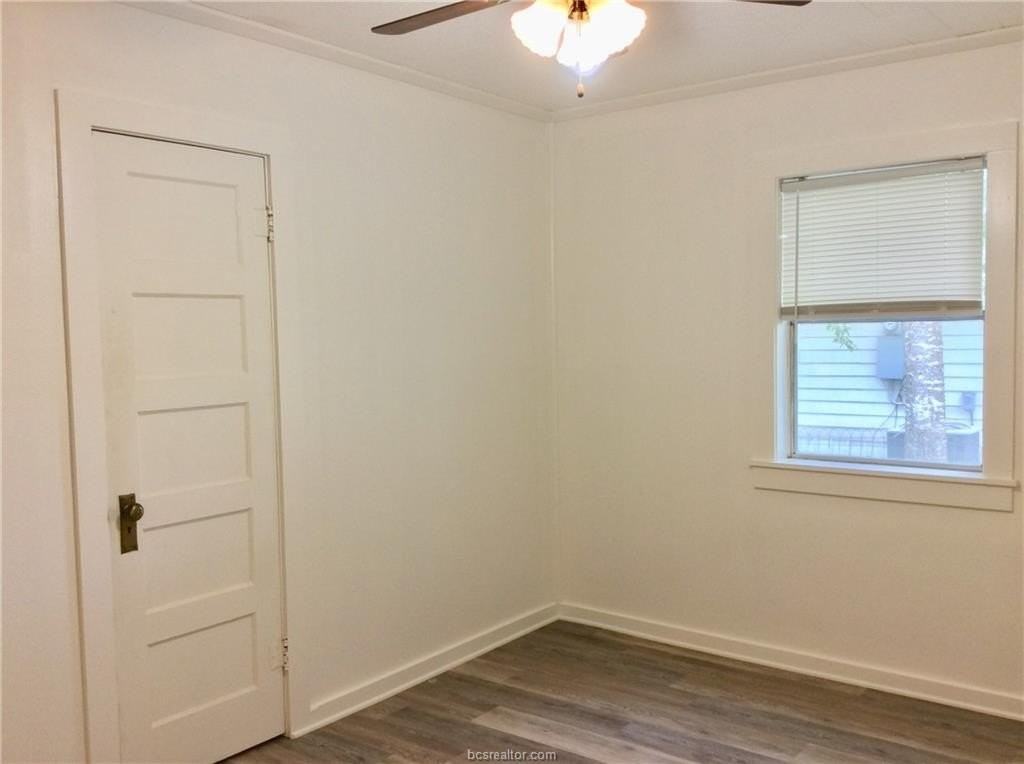 406 N Broadway St - Photo 6 of 15