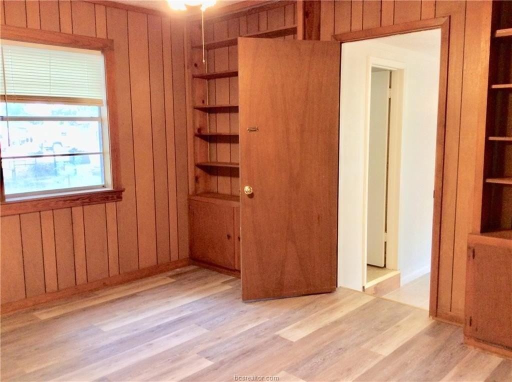 406 N Broadway St - Photo 7 of 15