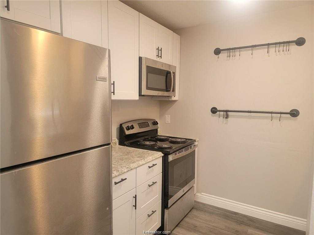 813 San Benito Dr - Photo 3 of 7