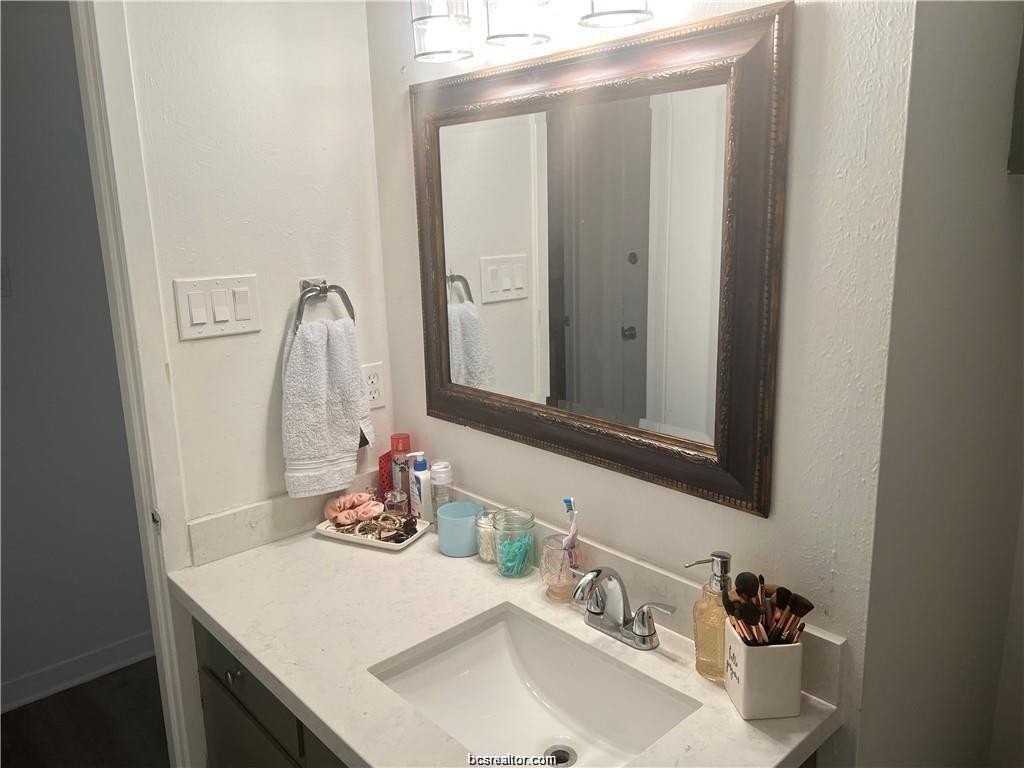 3922 Olive St Unit B - Photo 7 of 11