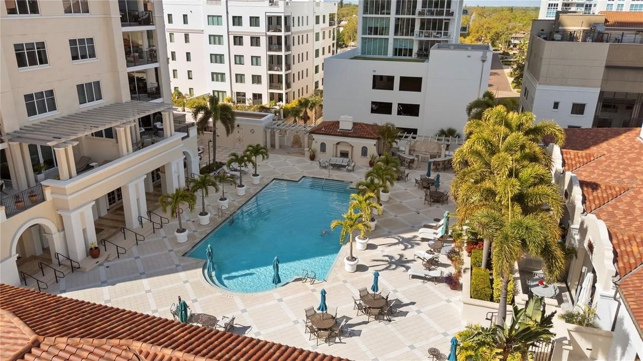 300 Beach Dr Ne - Photo 3 of 39