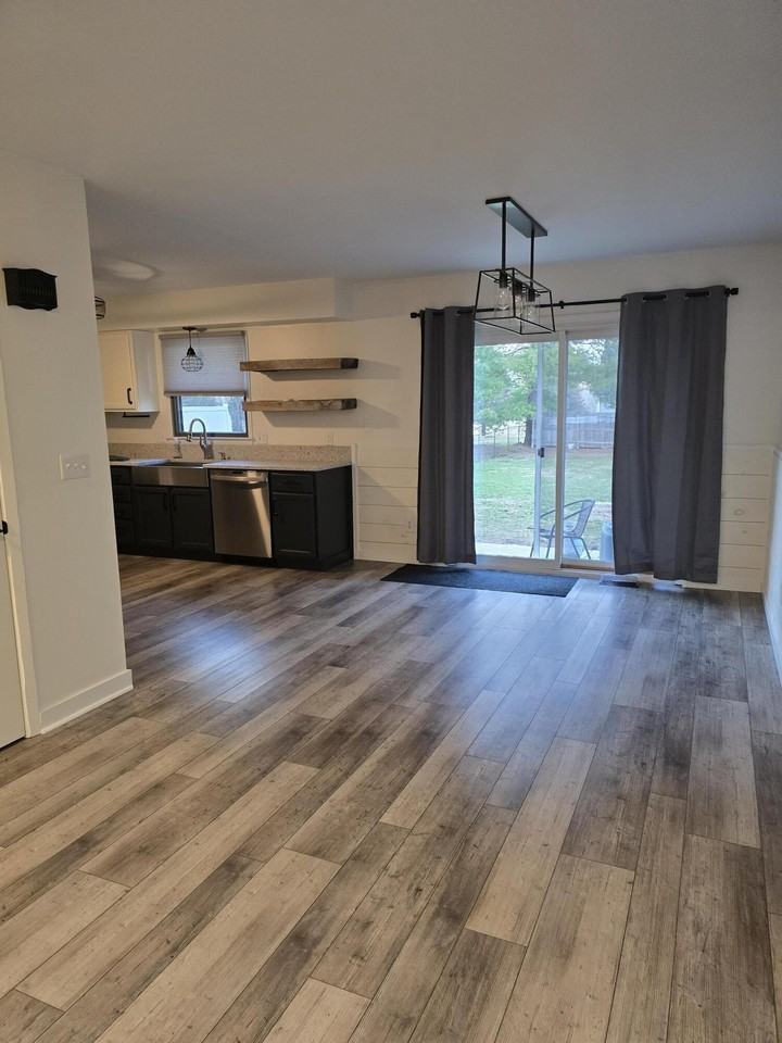 2344 Textile Rd - Photo 7 of 10