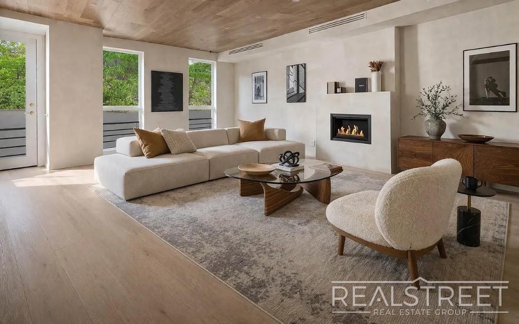 432 Fenimore St #A - Photo 2 of 16