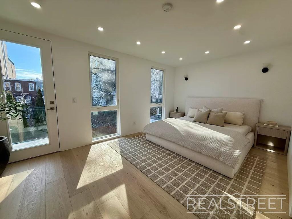 432 Fenimore St #A - Photo 6 of 16