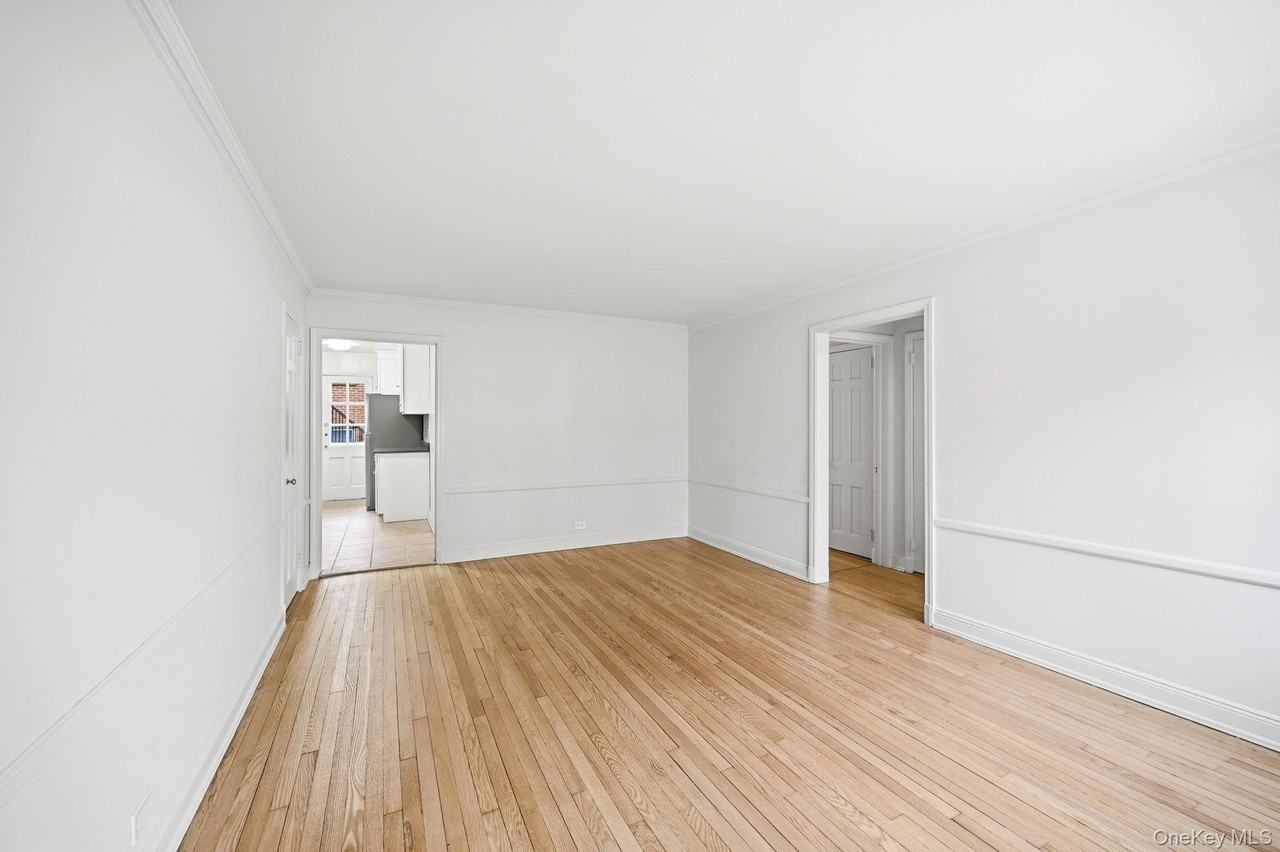 61 Davis Ave Apt E - Photo 6 of 25