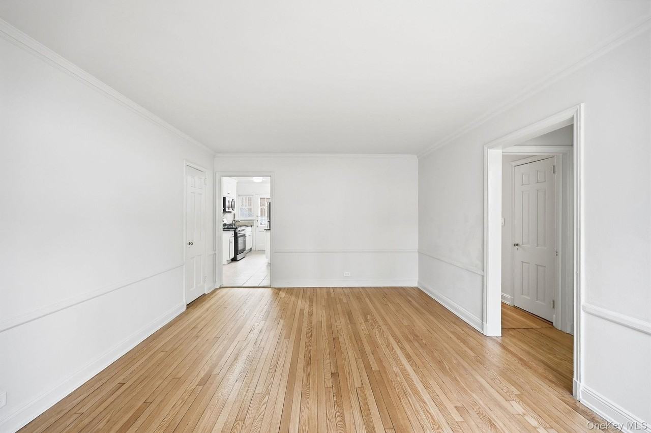 61 Davis Ave Apt E - Photo 7 of 25