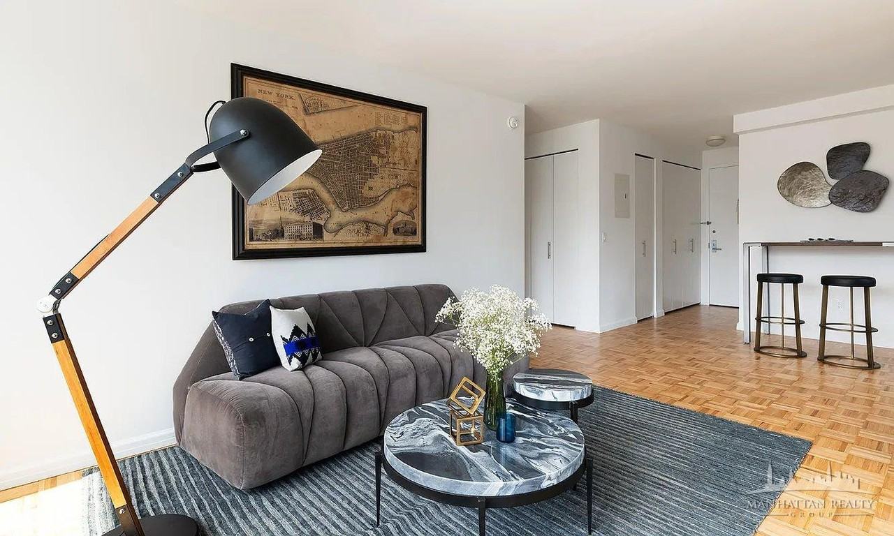 W 37th St #824 - Photo 2 of 3