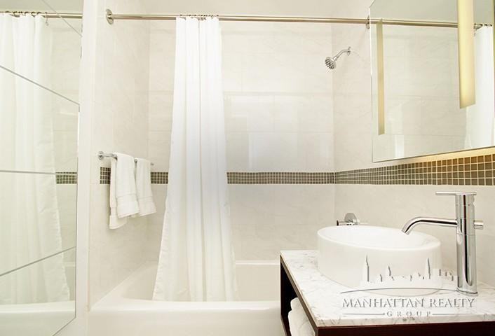 W 42nd St #N10C - Photo 3 of 9