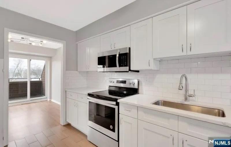 24 Iron Forge Sq - Photo 3 of 16