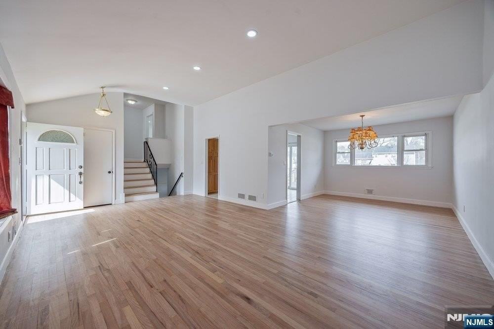 327 Webster Dr - Photo 6 of 39