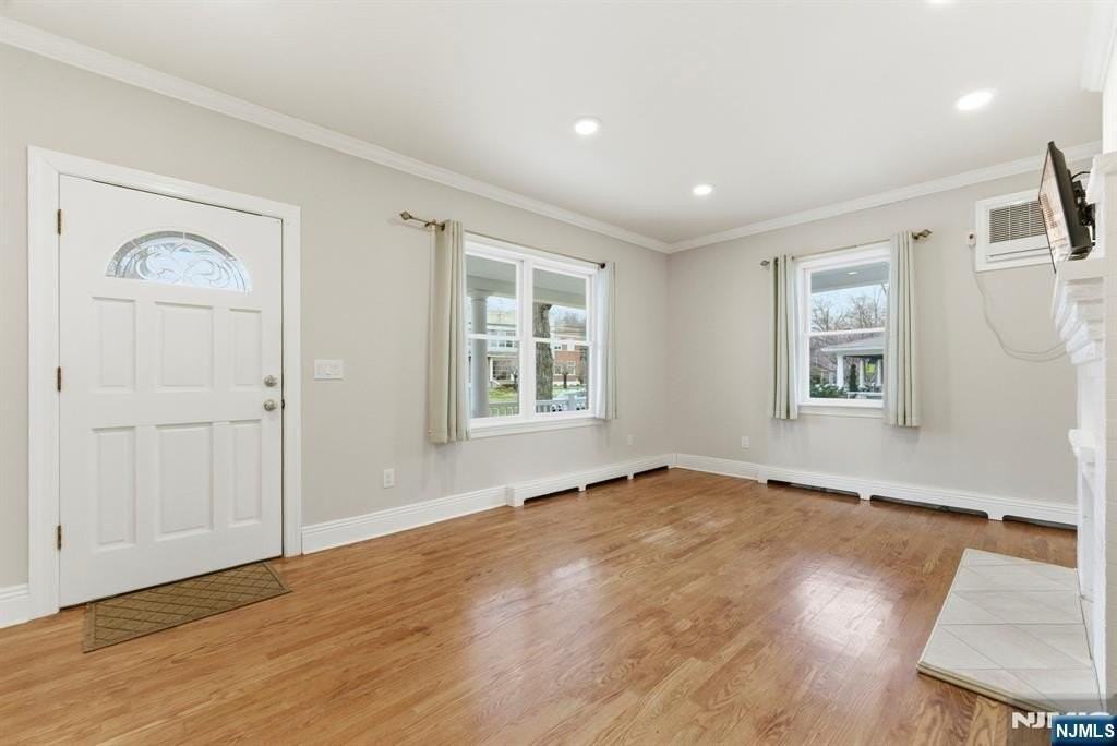 113 Oak St - Photo 3 of 20