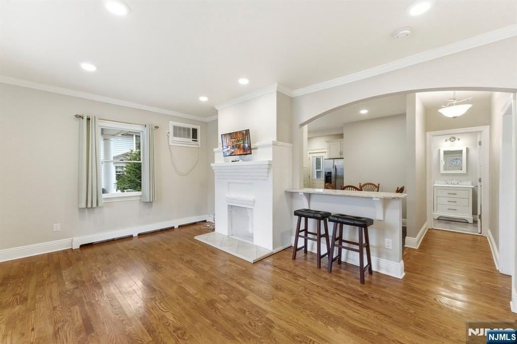 113 Oak St - Photo 4 of 20