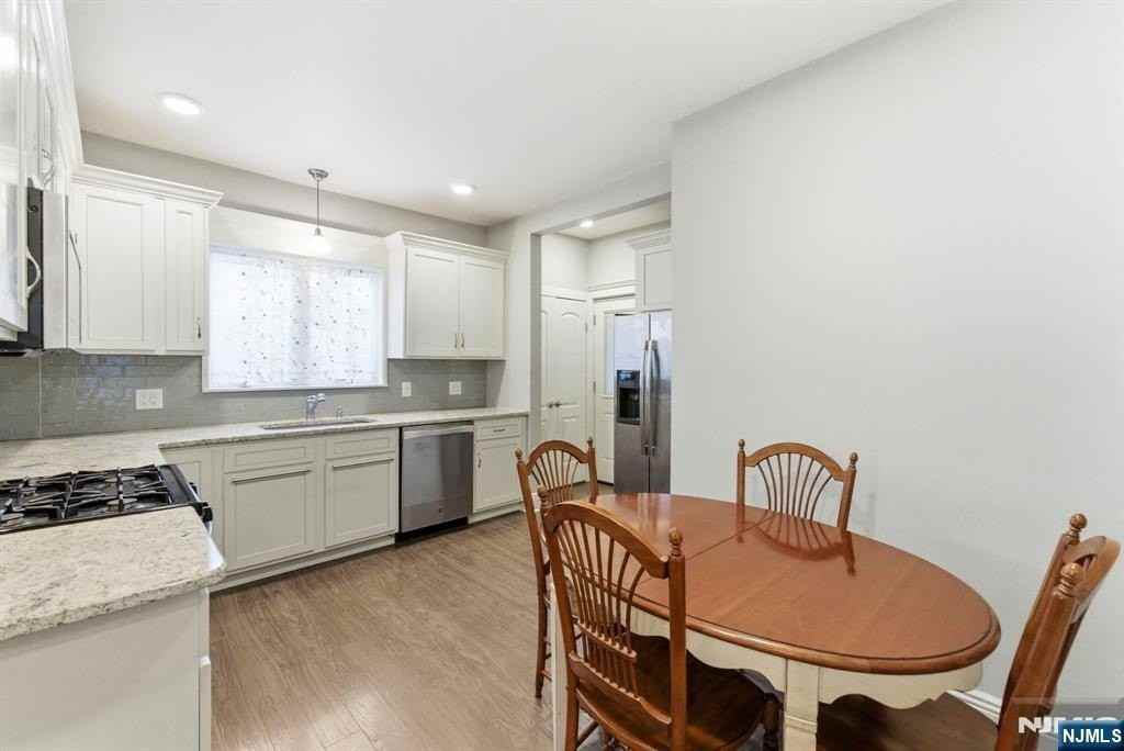 113 Oak St - Photo 6 of 20