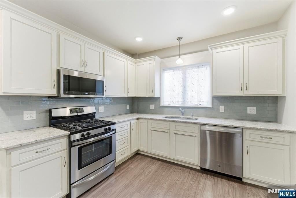 113 Oak St - Photo 7 of 20