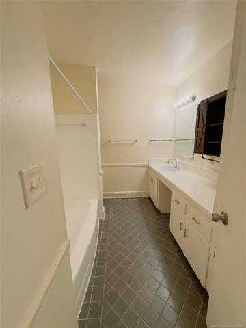 4510 E 49th St - Photo 6 of 14