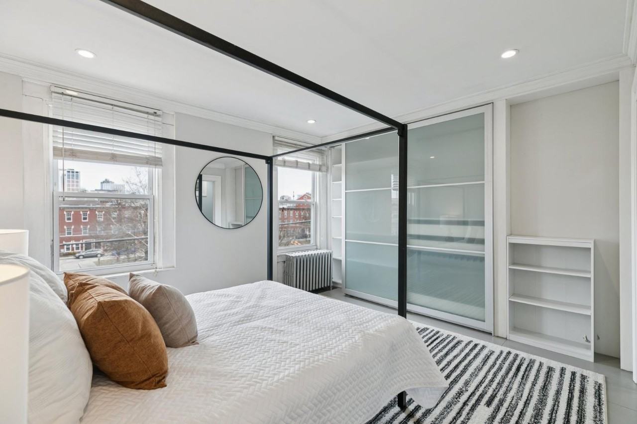 1228 Catharine St - Photo 3 of 20