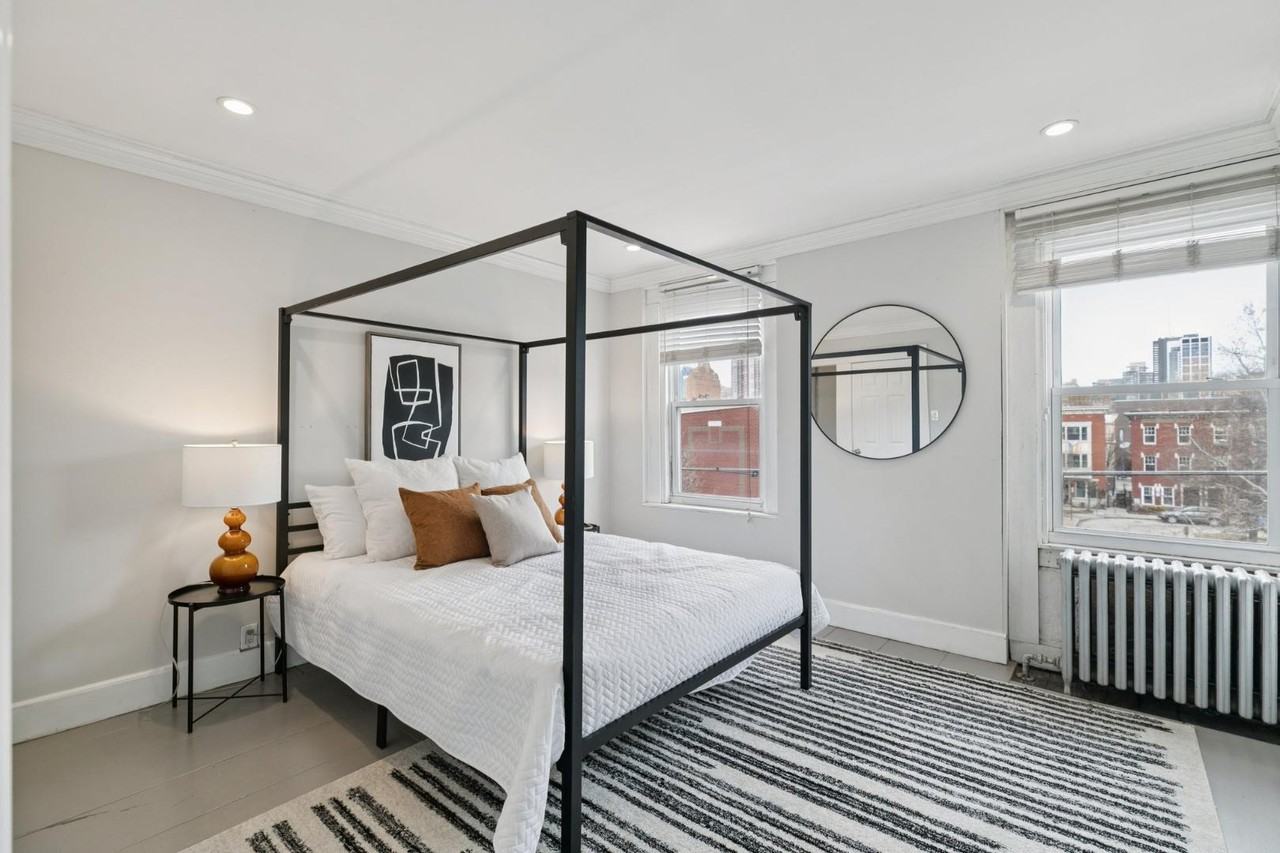 1228 Catharine St - Photo 5 of 20