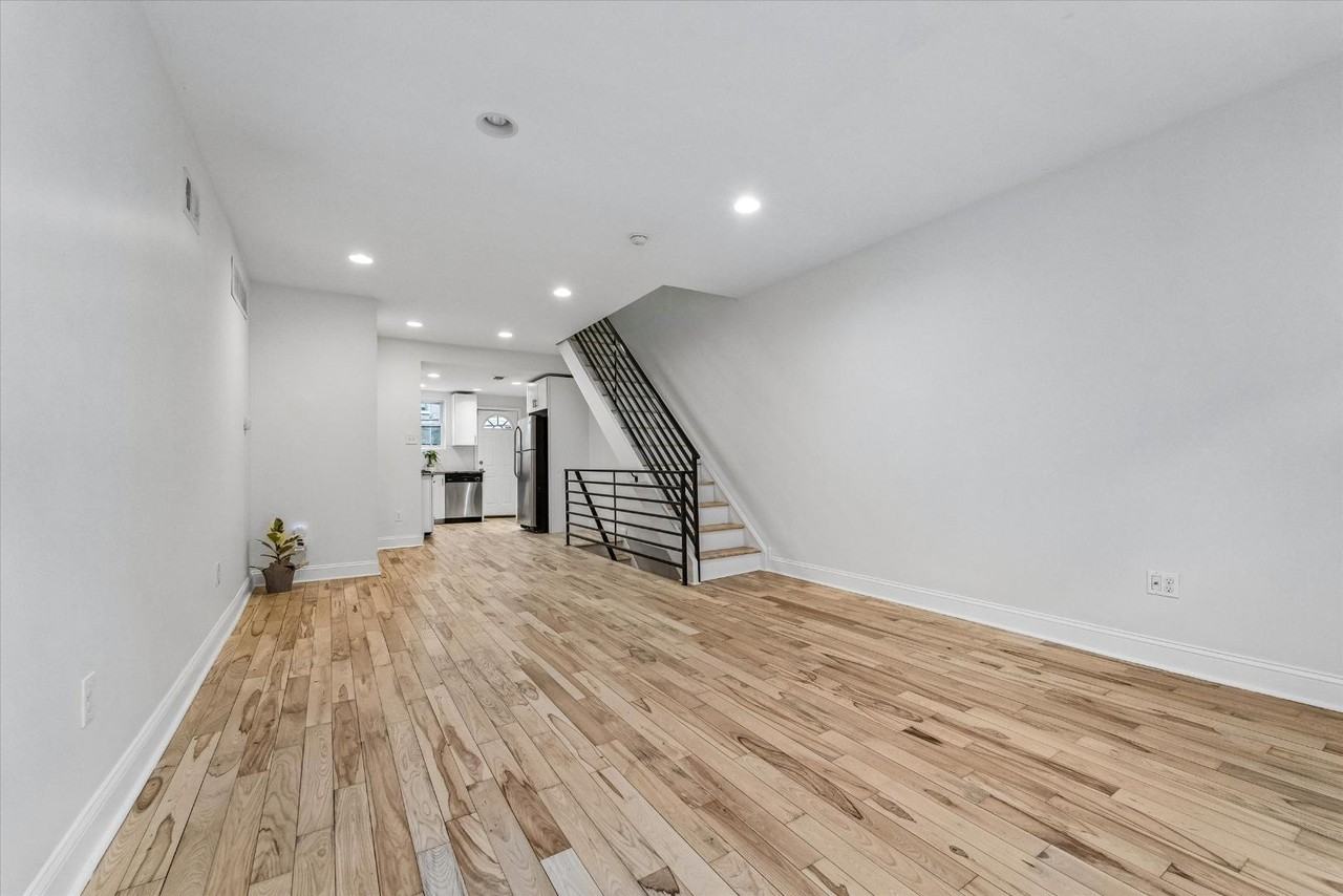 2117 Titan St - Photo 4 of 20