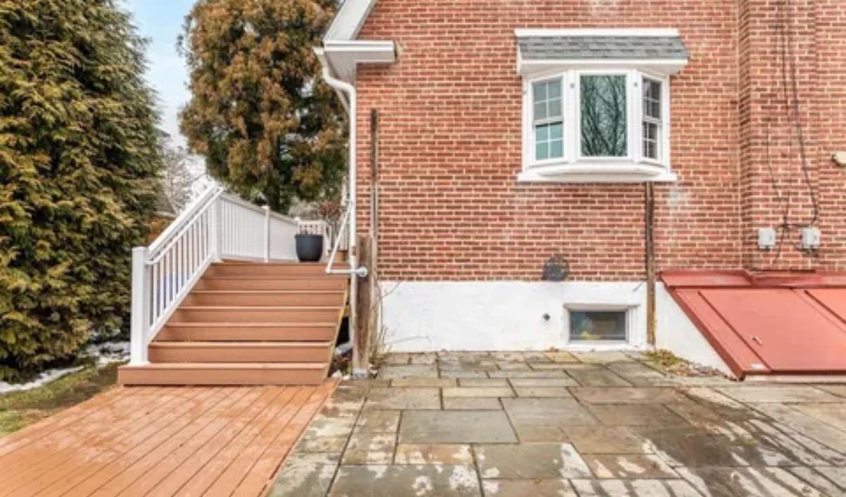 444 Saint Davids Ave - Photo 7 of 20