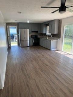 1106 Calvary St - Photo 3 of 20