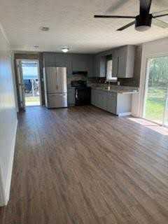 1106 Calvary St - Photo 4 of 20