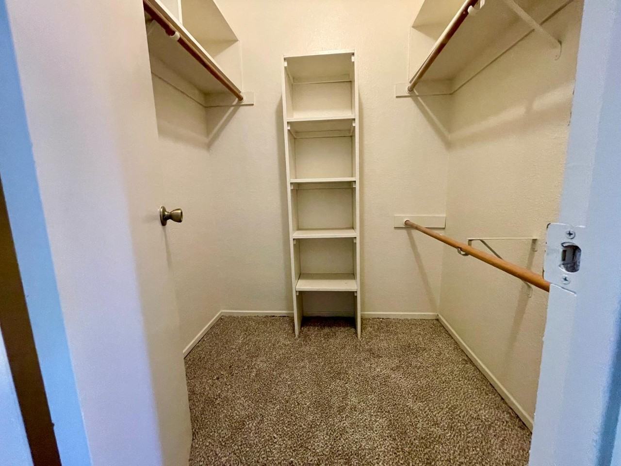 1645 Pyrenees Ave - Photo 3 of 18