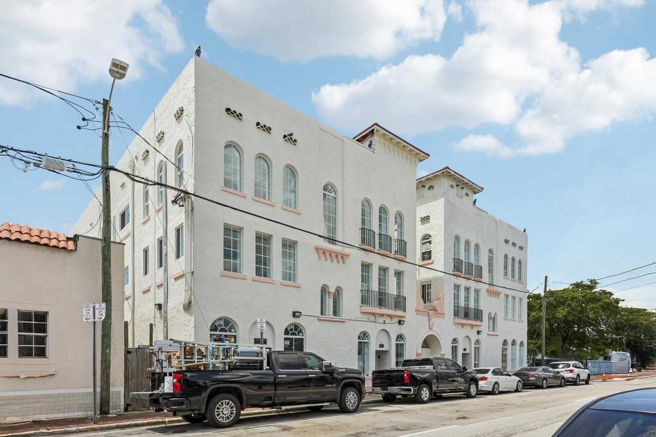 1250 SW 6th St - Photo 5 of 9