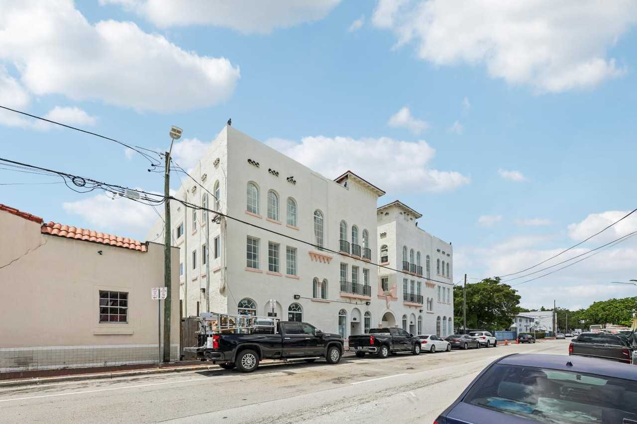 1250 SW 6th St - Photo 6 of 9