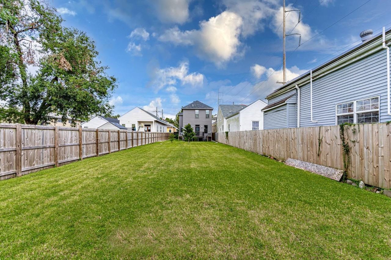 2506 Dumaine St - Photo 2 of 20