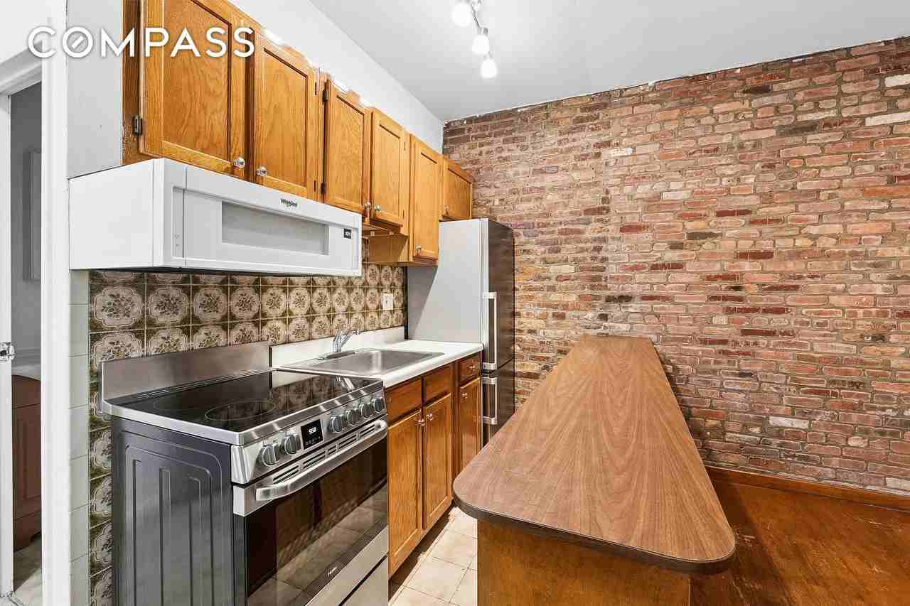 5 Cornelia St #1C - Photo 2 of 4