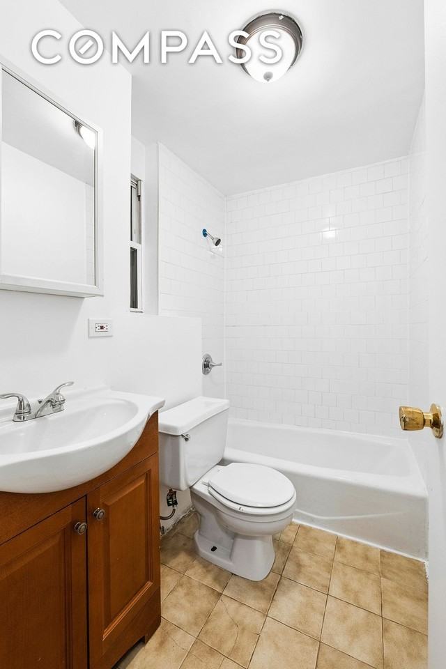 5 Cornelia St #1C - Photo 4 of 4