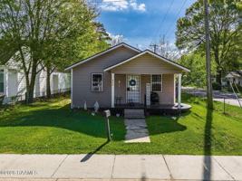 featured image of 800 N Saint Antoine St