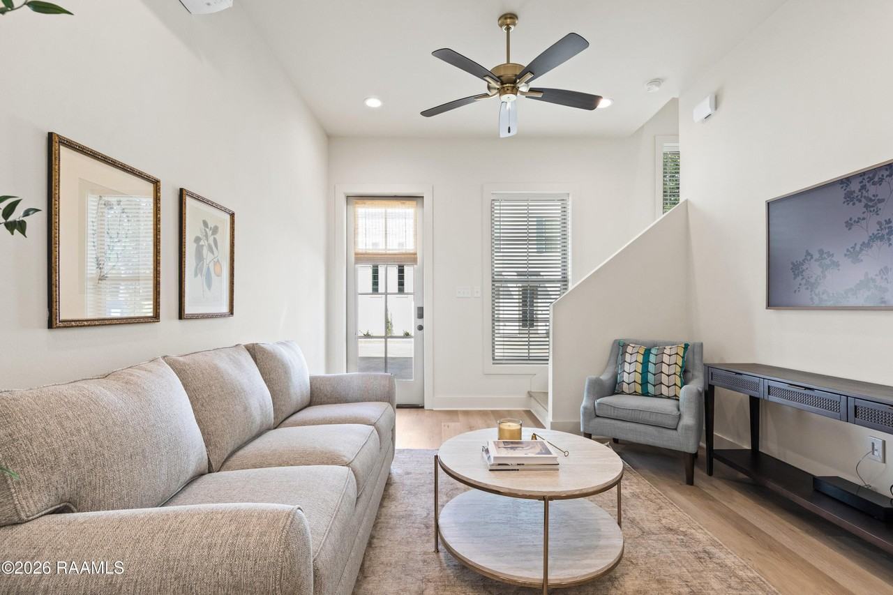 220 Steiner Rd - Photo 5 of 19