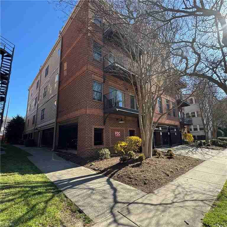 810 W Princess Anne Rd #303 - Photo 3 of 20