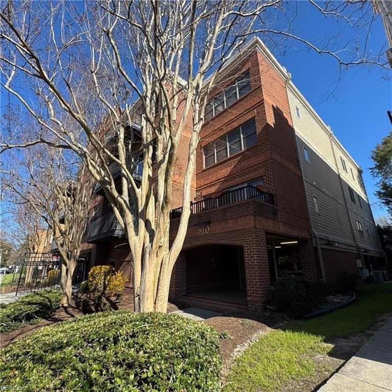 810 W Princess Anne Rd #303 - Photo 4 of 20