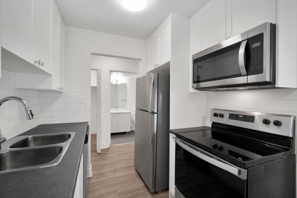 Parkside Manor - Photo 2 of 28