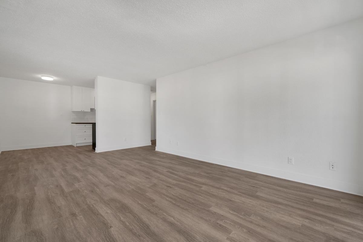 Parkside Manor - Photo 3 of 28