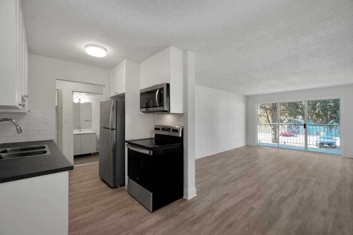 Parkside Manor - Photo 4 of 28