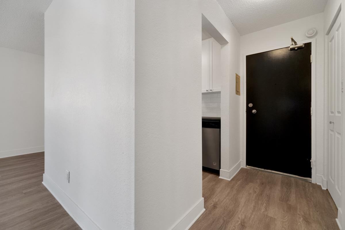 Parkside Manor - Photo 6 of 28