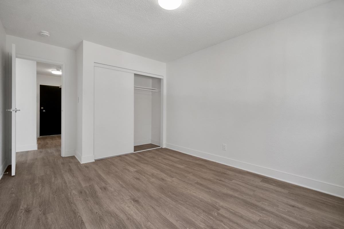 Parkside Manor - Photo 7 of 28