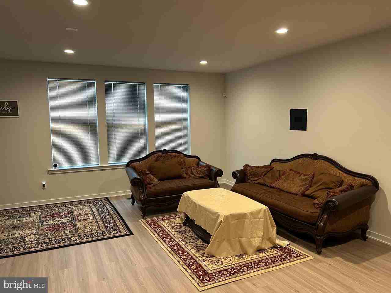 1020 W Lock Rd - Photo 3 of 17