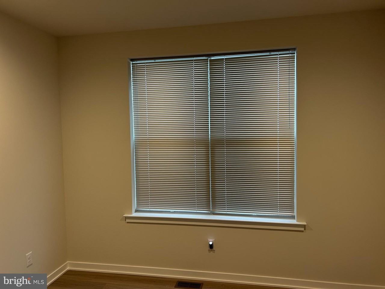 1020 W Lock Rd - Photo 5 of 17