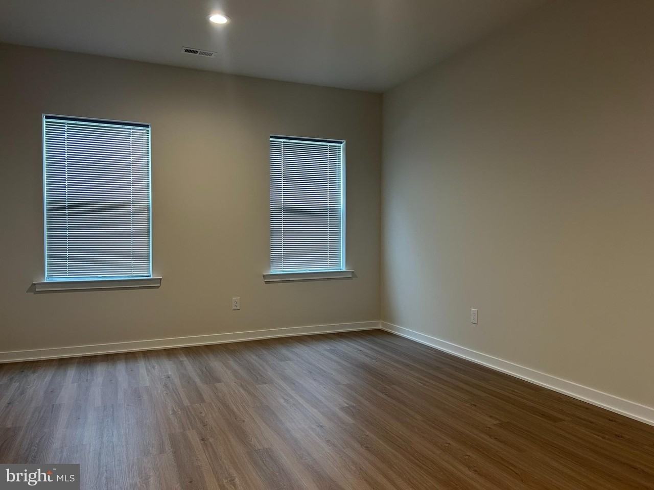 1020 W Lock Rd - Photo 6 of 17