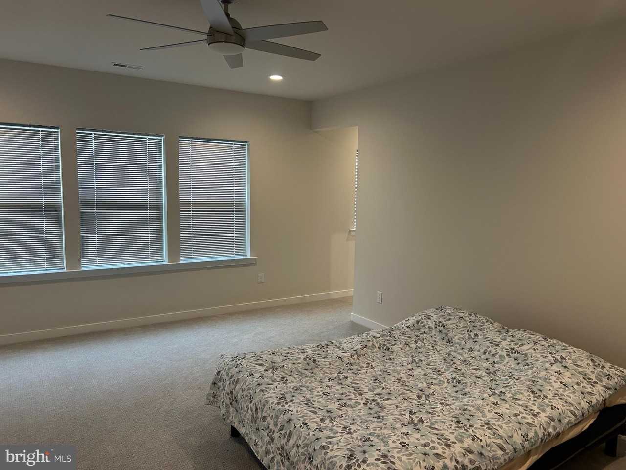 1020 W Lock Rd - Photo 7 of 17