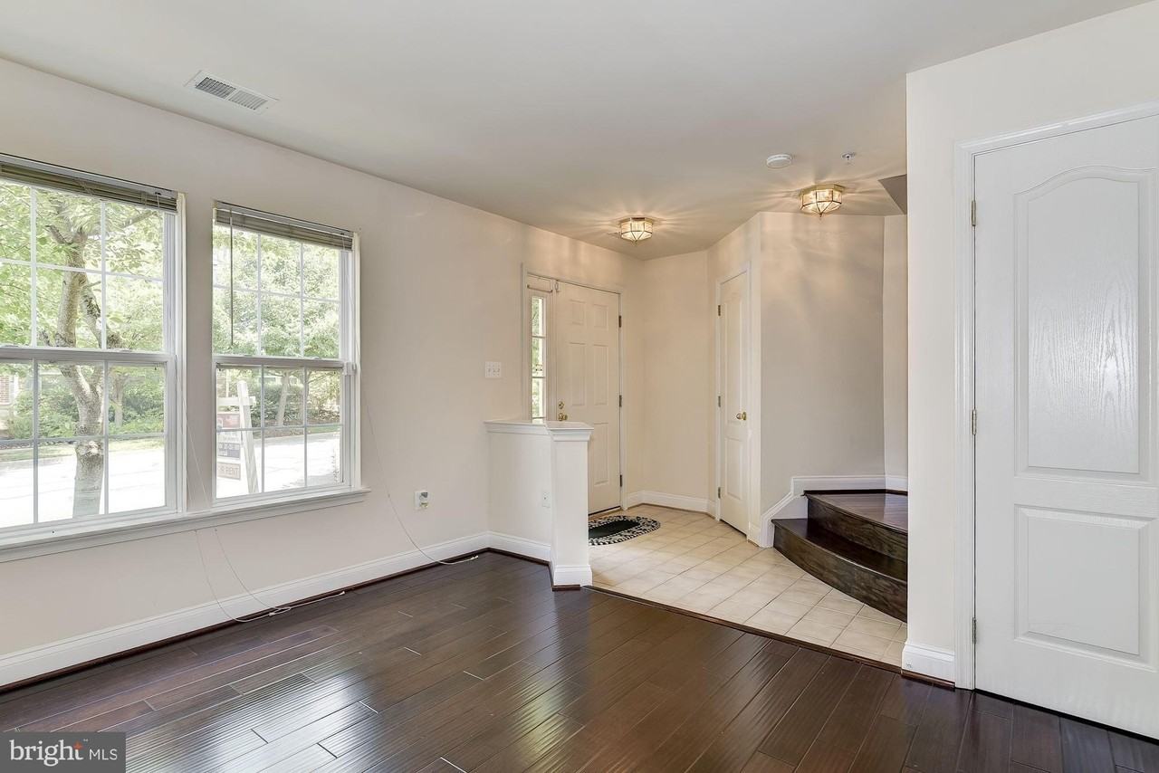 122 Elmcroft Blvd - Photo 3 of 30